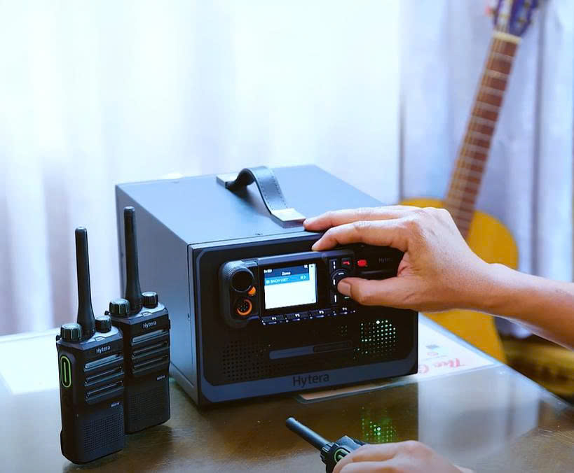 HM788 SFR - trạm lặp 1 tần số + máy bộ đàm cầm tay BD518